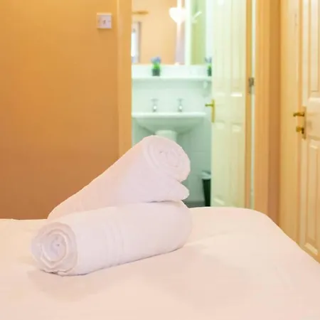 310 - The Carrowbeg At The Harbour Mills By Shortstays *