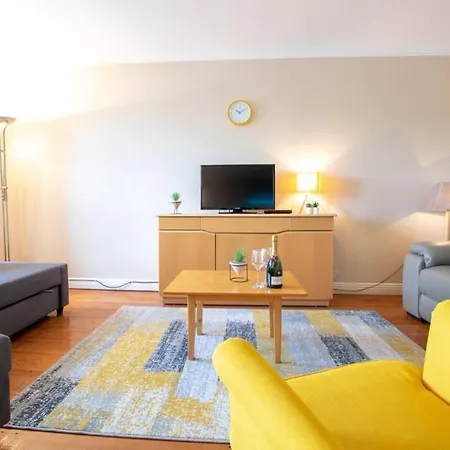 310 - The Carrowbeg At The Harbour Mills By Shortstays *